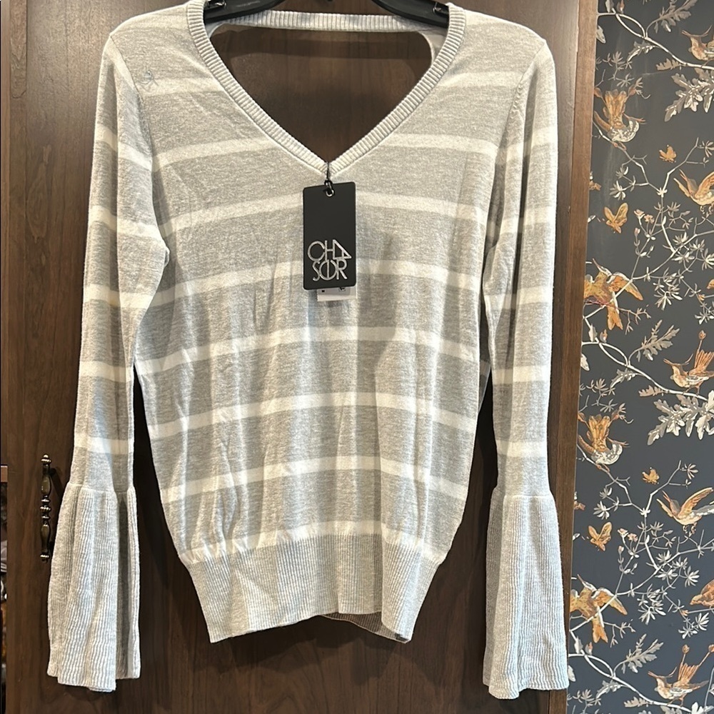 Chaser Gray Striped Women's v neck long sleeve Top w/bell cuffs medium new